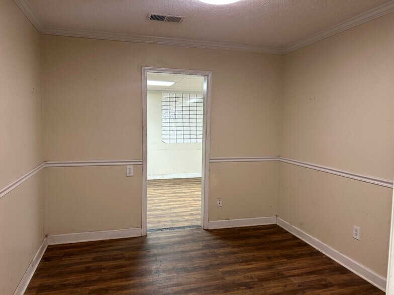 More Photos Of 9296 S Main St, Jonesboro Service For Sale