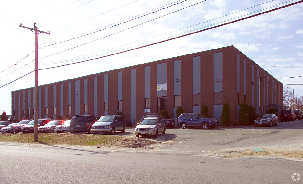 More Photos Of 40 Messina Dr, Braintree Warehouse For Lease