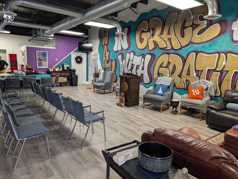 More Photos Of 7015 N Manhattan Ave, Tampa Storefront Retail Office For Lease