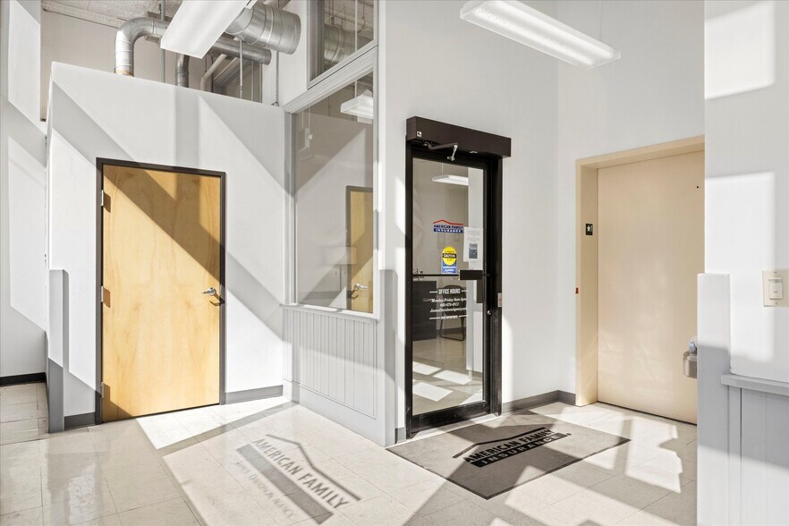 More Photos Of 2-4 W Ohio St, Butler Office For Sale