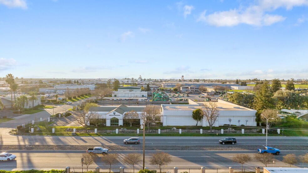 More Photos Of 1123 N Plaza Dr, Visalia Warehouse For Lease