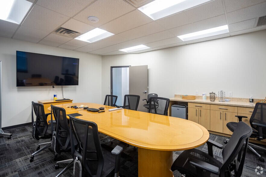 More Photos Of 21111 Chagrin Blvd, Beachwood Office For Lease