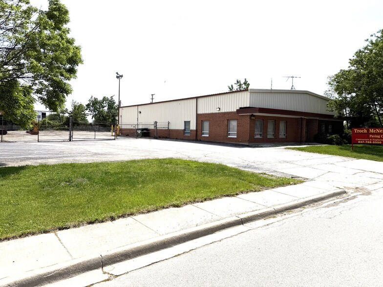 More Photos Of 2425 Pan Am Blvd, Elk Grove Village Warehouse For Sale