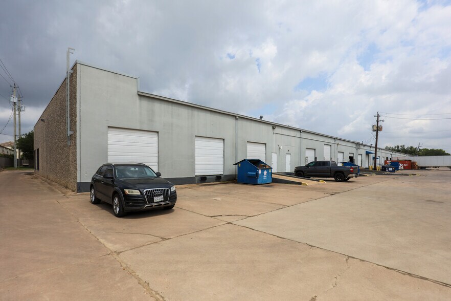 More Photos Of 3605 Willowbend Blvd, Houston Unknown For Lease