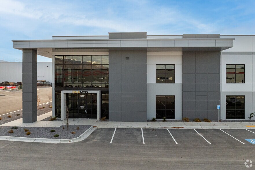 More Photos Of 70 N 1200 W, Centerville Warehouse For Lease