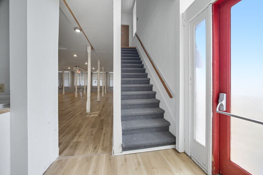 More Photos Of 101 East St, Hutto Storefront Retail Office For Lease