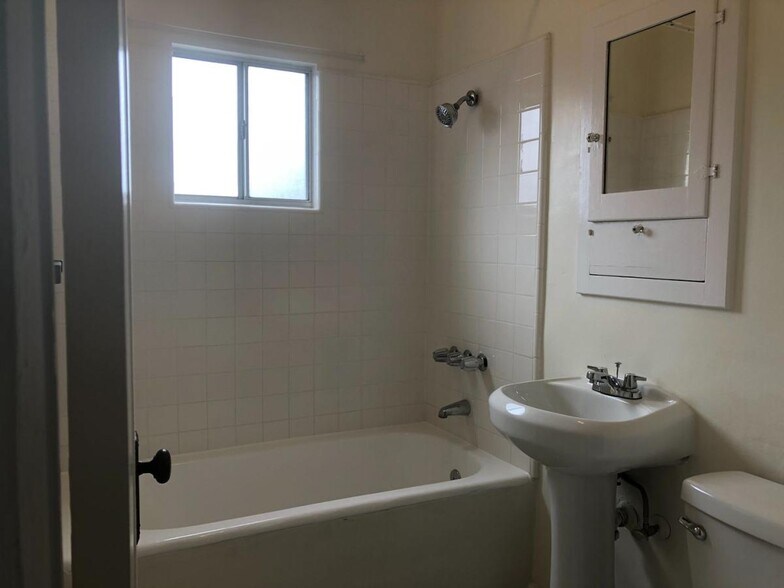 More Photos Of 3939 7th Ave, San Diego Apartments For Sale