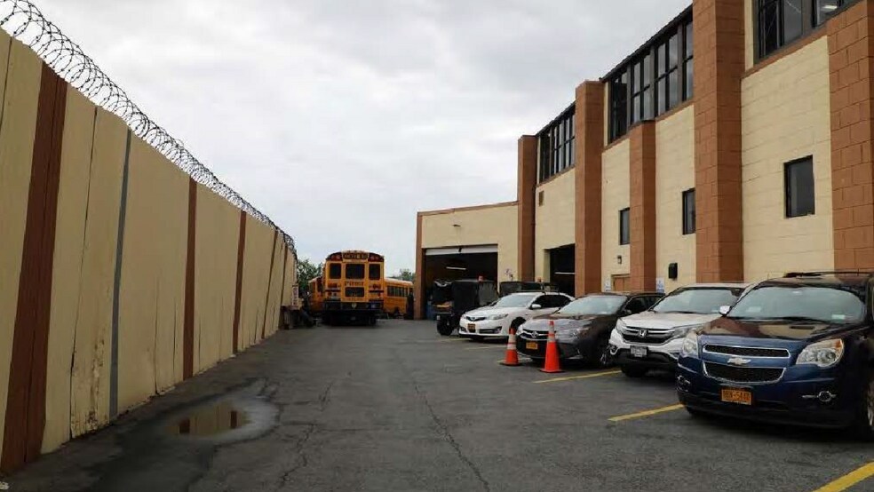 More Photos Of 450 Zerega Ave, Bronx Showroom For Lease