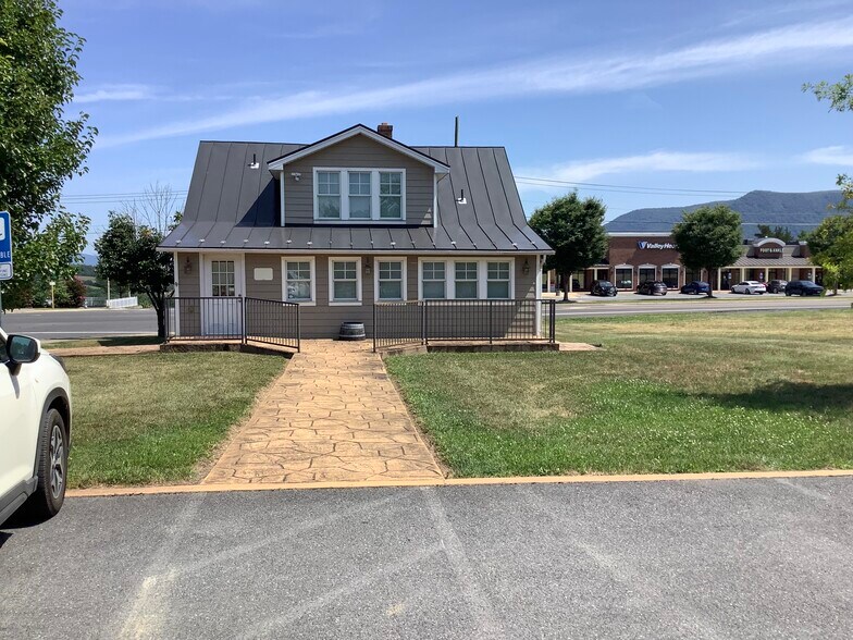 More Photos Of 33859 Old Valley Pike, Strasburg Office For Sale