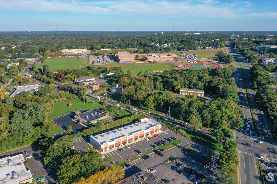 More Photos Of 812 Wheeler Rd, Hauppauge Storefront For Lease