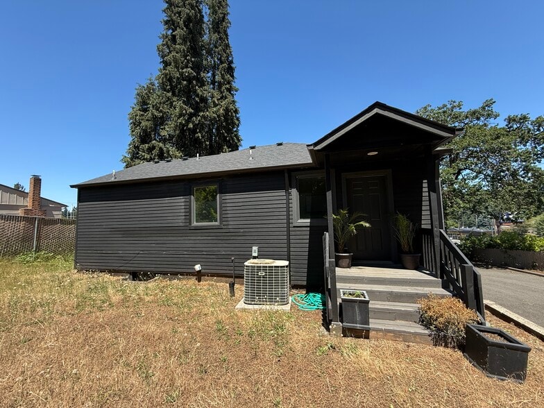 More Photos Of 630 Mary Ave SE, Salem Medical For Sale