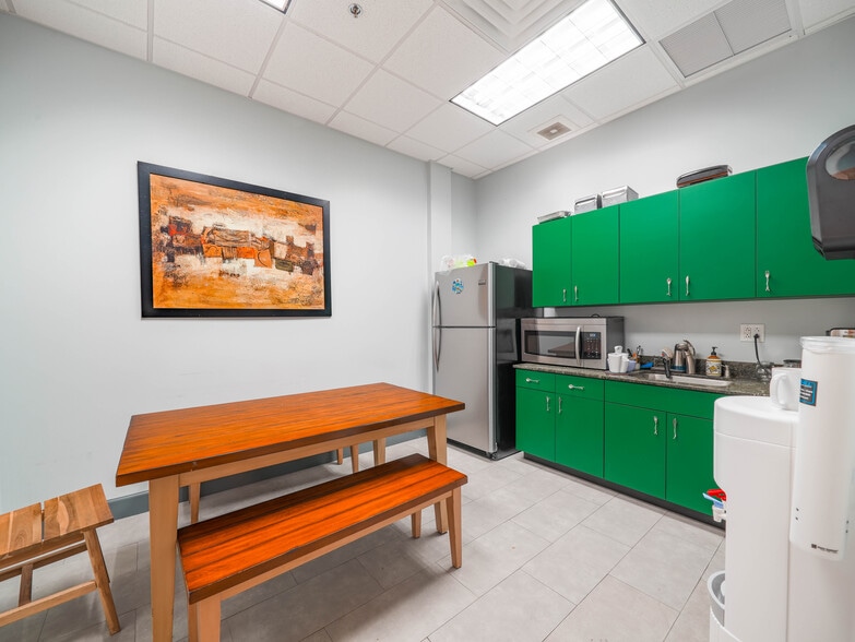 More Photos Of 7350 Futures Dr, Orlando Office For Sale