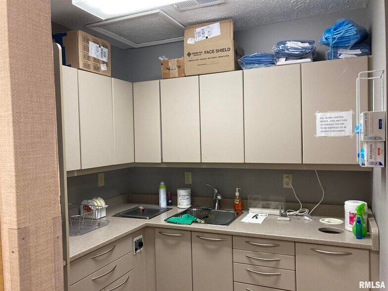 More Photos Of 112 Main, Goreville Healthcare For Sale