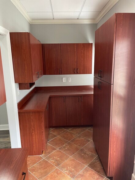 More Photos Of 595 Colonial Park Dr, Roswell Loft Creative Space For Lease