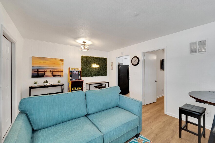 More Photos Of 4513 W McElroy Ave, Tampa Apartments For Sale