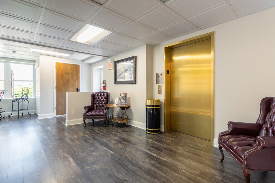 More Photos Of 105 E Center St, Mebane Office For Lease