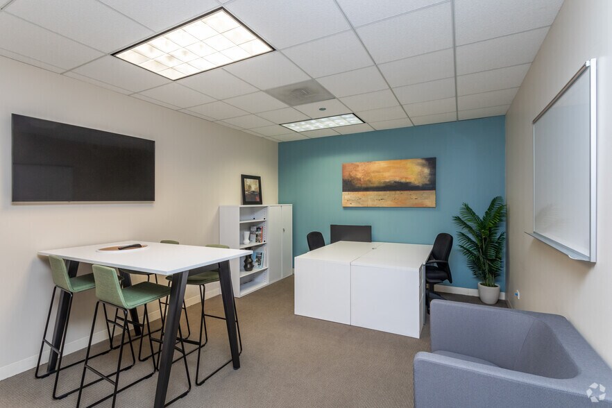 More Photos Of 875 N Michigan Ave, Chicago Coworking Space