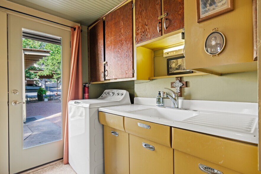 More Photos Of 303 W Austin St, Fredericksburg Office Residential For Sale