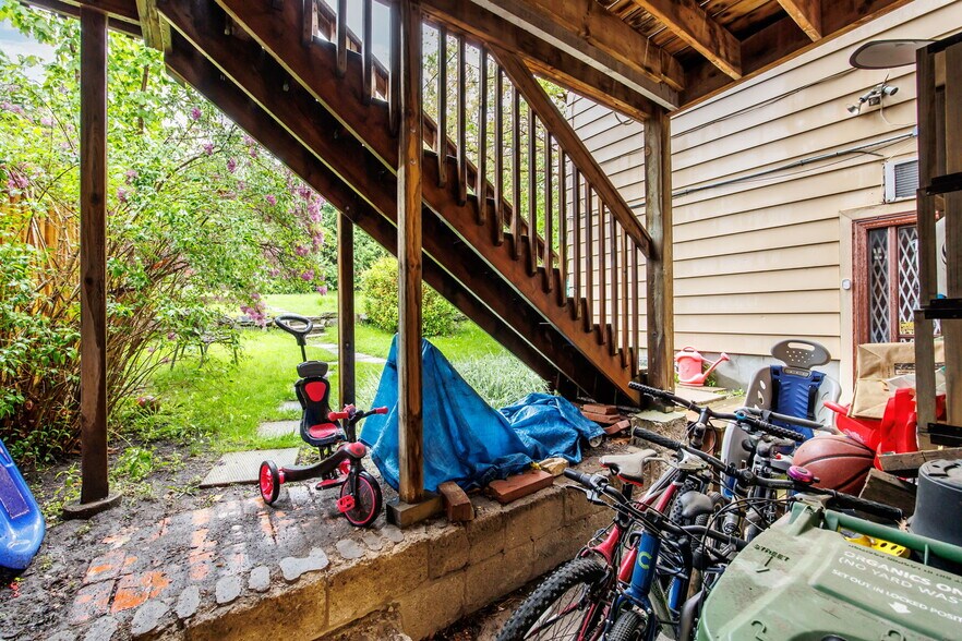 More Photos Of 1611 Bloor St W, Toronto Storefront Retail Office For Sale