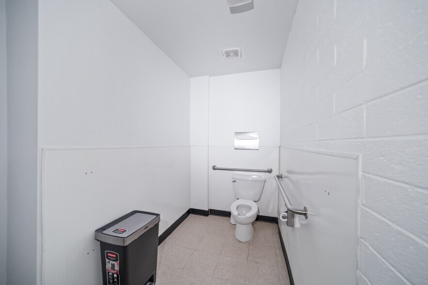 More Photos Of 1755 E Lakeside Dr, Bullhead City Bank For Sale