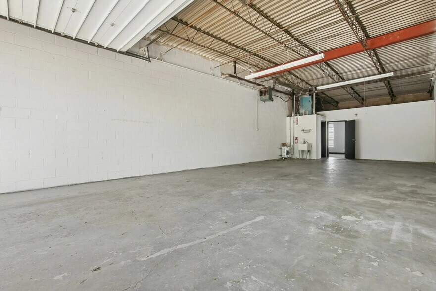 More Photos Of 3723-3871 April Ln, Columbus Light Distribution For Lease