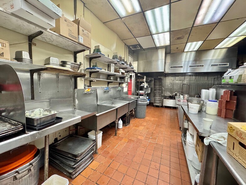 More Photos Of 560 Franklin Ave, Franklin Square Freestanding For Sale