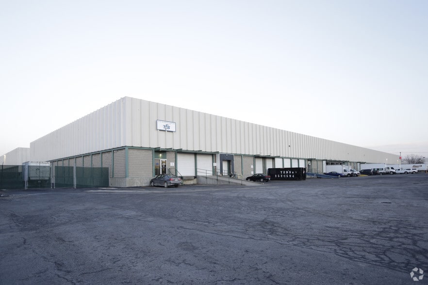 Primary Photo Of 1502-1548 Gentry St, North Kansas City Warehouse For Lease
