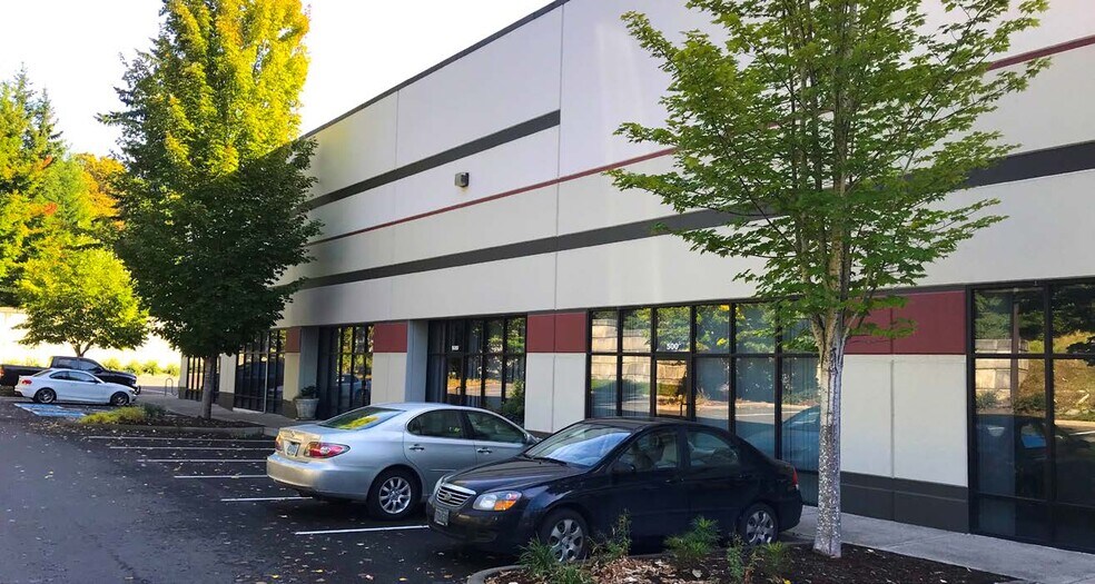 More Photos Of 25999 SW Canyon Creek Rd, Wilsonville Warehouse For Lease