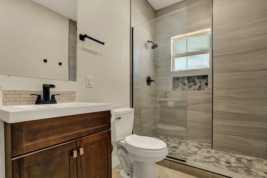 More Photos Of 1710 Montana Ave, El Paso Office For Sale