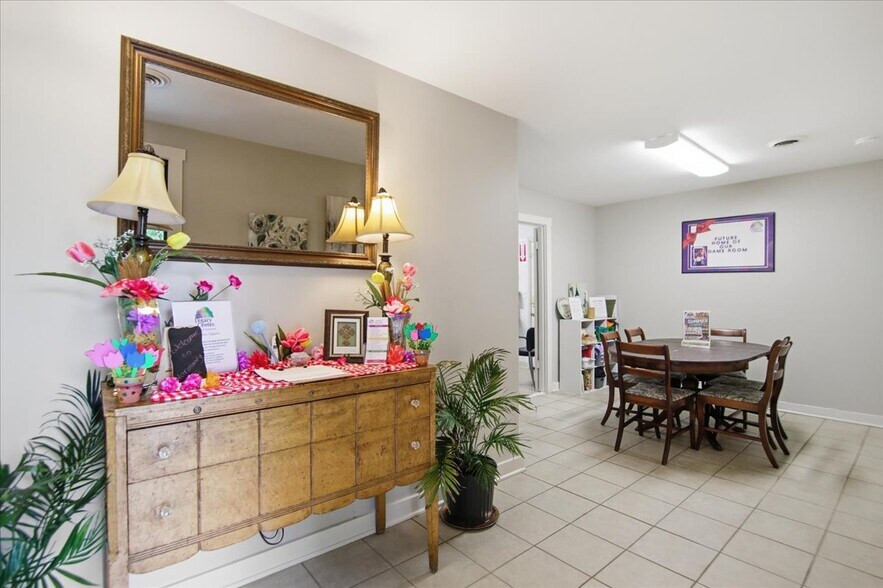 More Photos Of 1002 Oakwood Ave NW, Huntsville Office Residential For Lease