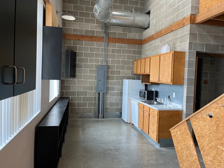 More Photos Of 2712 Stange Rd, Ames Storefront Retail Office For Sale