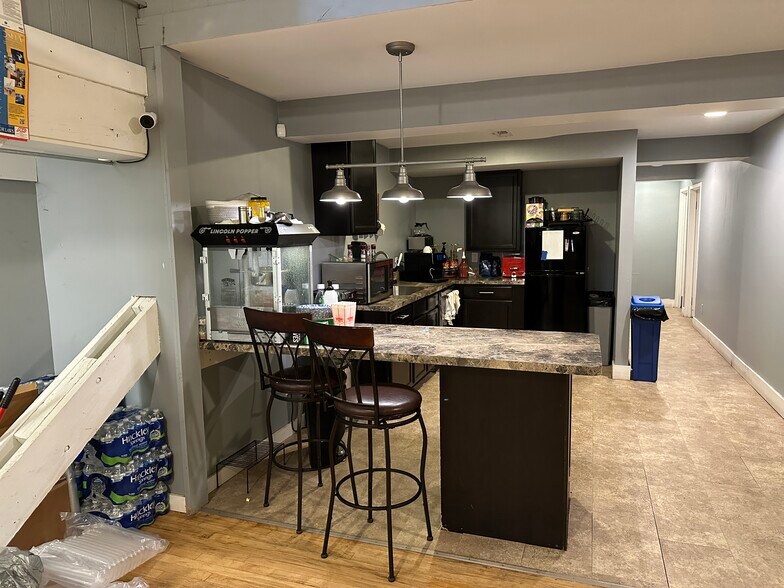 More Photos Of 9130 Otis Ave, Indianapolis Flex For Lease