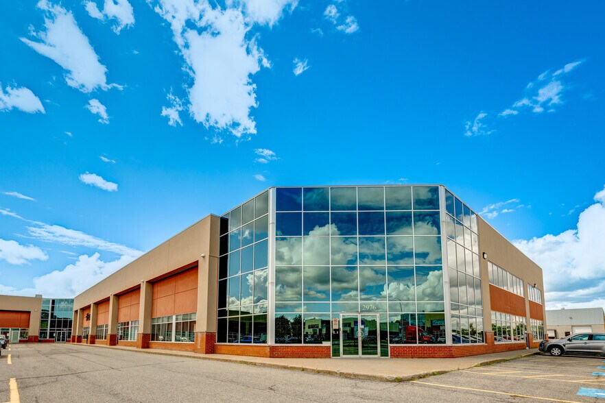 More Photos Of 2900-2976 Rue Joseph-A.-Bombardier, Laval Warehouse For Lease