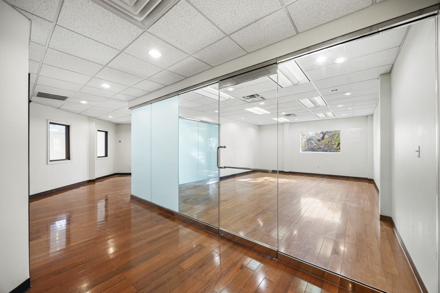 More Photos Of 1878 Royal Ln, Dallas Warehouse For Sale