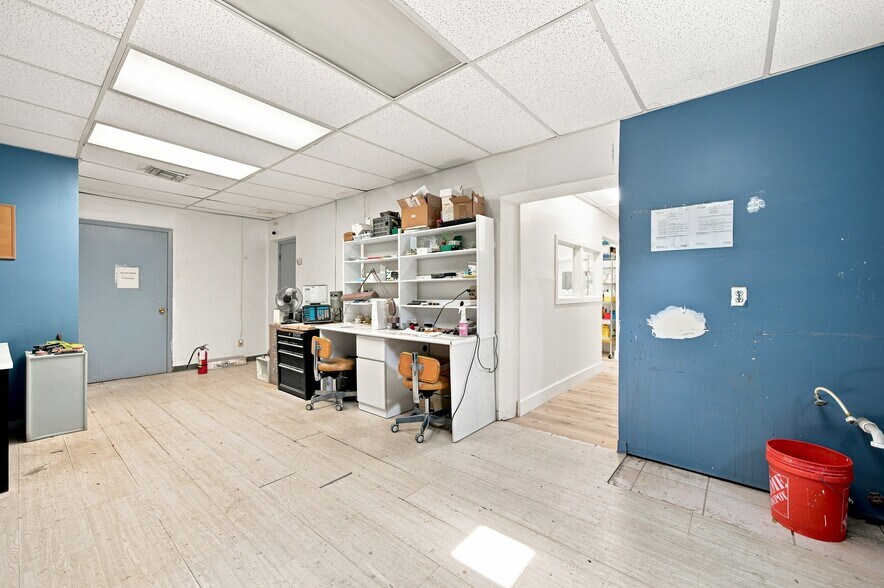 More Photos Of 610-618 NE 124th St, North Miami Office For Sale