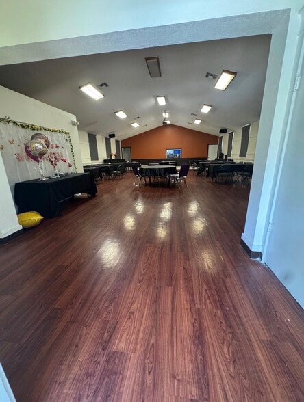 More Photos Of 1209 E Garfield Ave, Glendale Schools For Lease