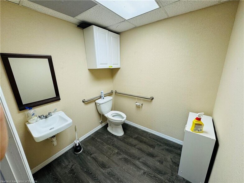 More Photos Of 110-112 W Interlake Blvd, Lake Placid Warehouse For Sale