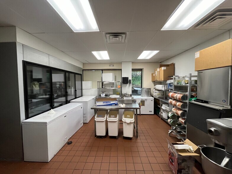 More Photos Of 1475 Atlanta Industrial Way, Atlanta Medical For Sale