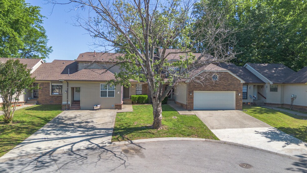 More Photos Of 162 Condor Ct, Clarksville Apartments For Sale