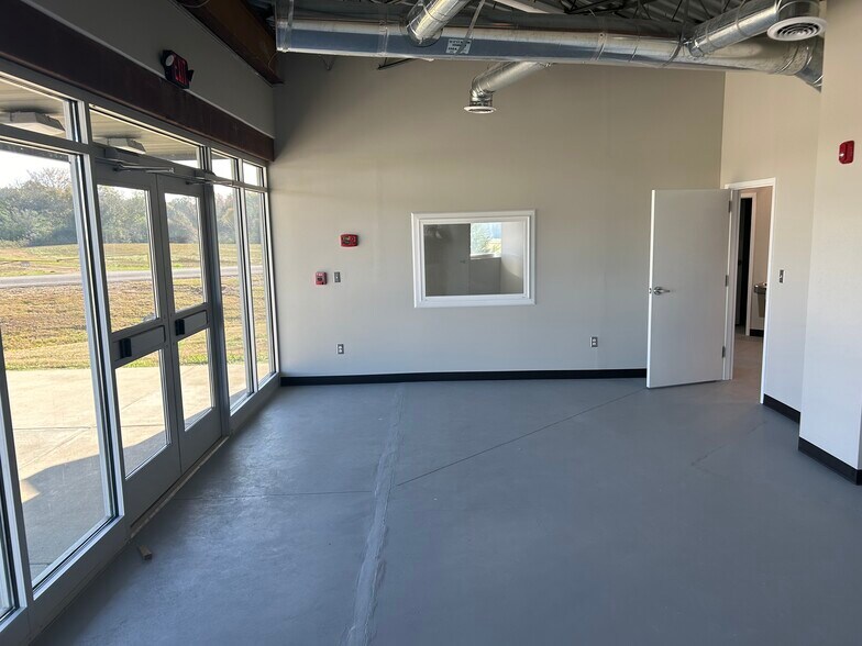 More Photos Of 105 Jarvis Brewer Dr, Rogersville Industrial For Lease