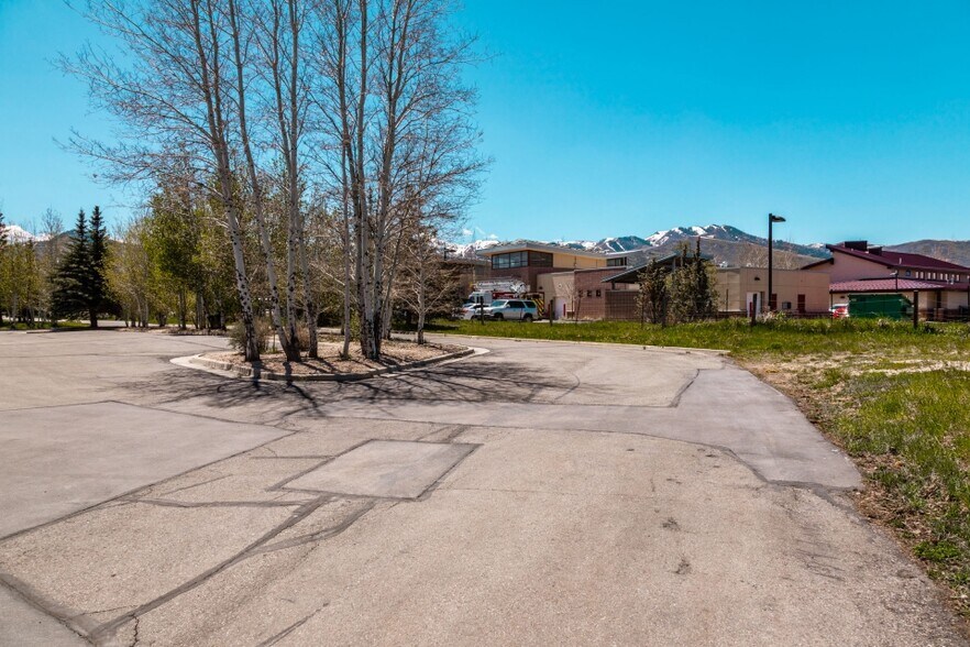 More Photos Of 700 Bitner Rd, Park City Office For Sale