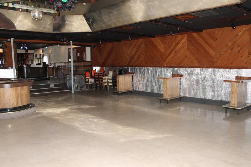 More Photos Of 1204 18th St, Two Rivers Bar For Sale