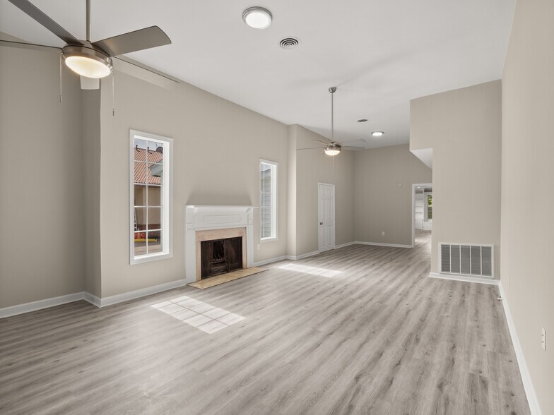 More Photos Of 101 W Center St, DeQuincy Office For Lease