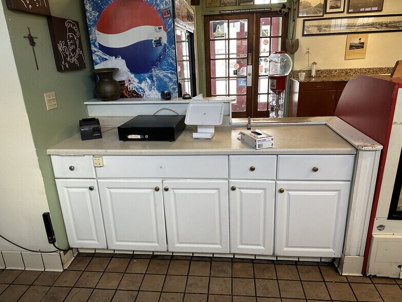 More Photos Of 2320 Belshaw St, Mojave Restaurant For Sale