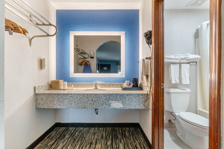 More Photos Of 107 Princeton Blvd, Adairsville Hotel For Sale