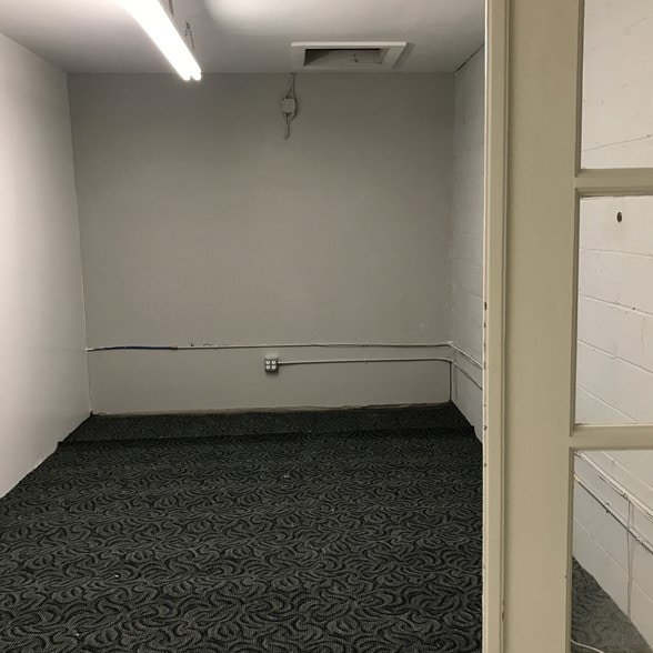 More Photos Of 130 Lenox Ave, Stamford Warehouse For Sale