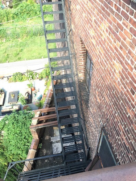 More Photos Of 768 Bergen St, Brooklyn General Retail For Sale