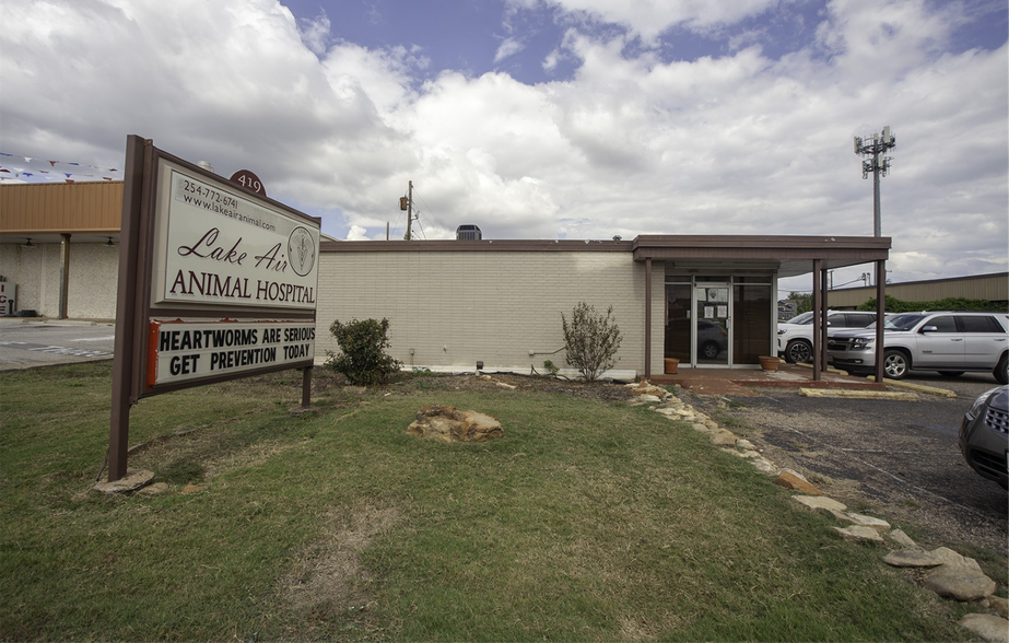 Primary Photo Of 419 Lake Air Dr, Waco Office For Sale