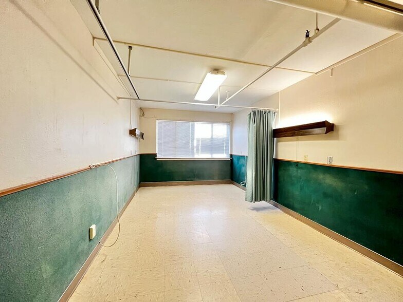 More Photos Of 720 W 1st St, Coffeyville Healthcare For Sale