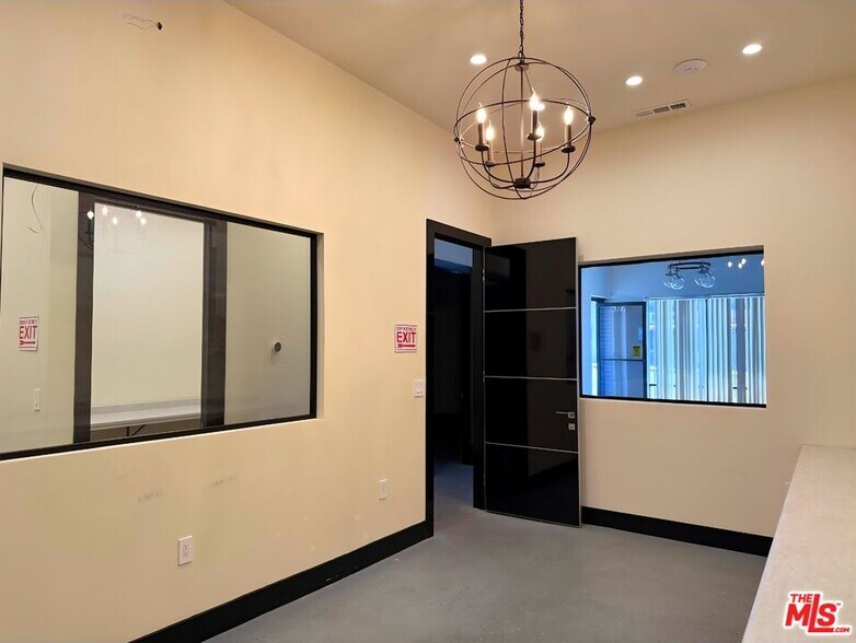 More Photos Of 6853-6865 Foothill Blvd, Tujunga Freestanding For Sale